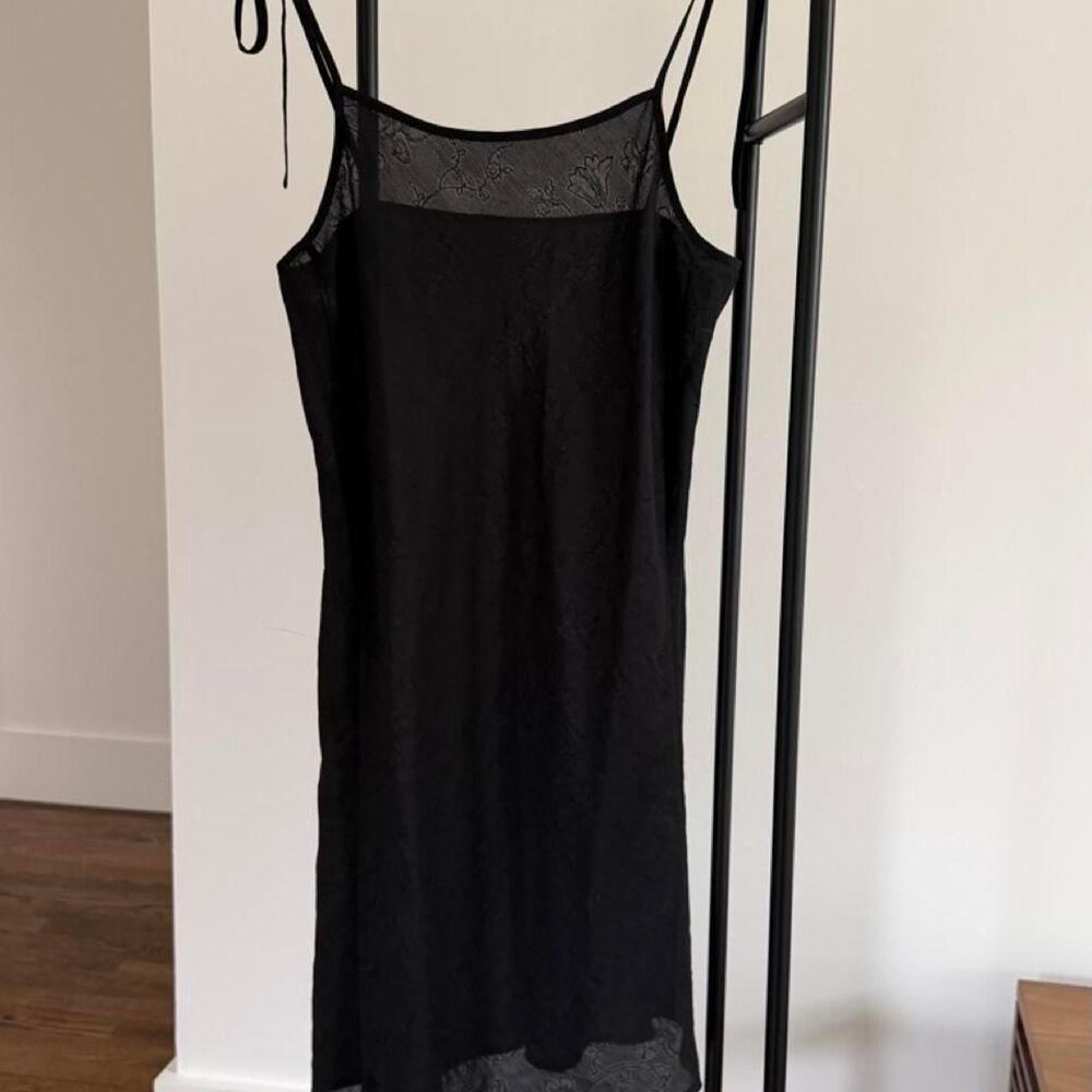Low-classic Women's Black Dress